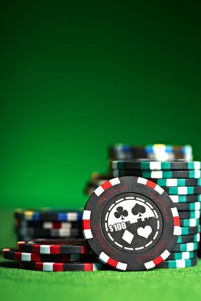 Singapore Pools draw schedule displayed on taipan77 mobile app showing 4D, 3D, 2D game types with regional timezone conversion
